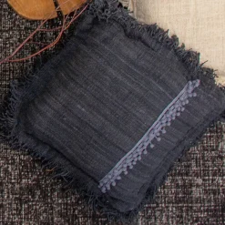 Cojín Negro Carbón 40X40 Con Cordón En Los Lados